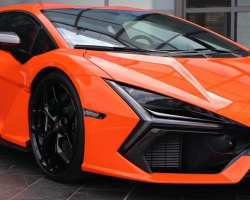 Lamborghini_Revuelto_(cropped)